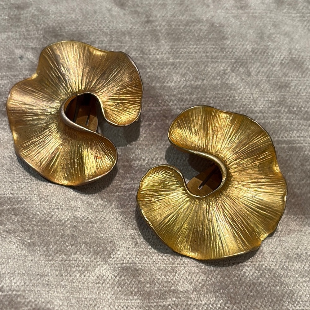 Vintage 80’s Brushed 24kt Gold Ribbon Textured Earrings